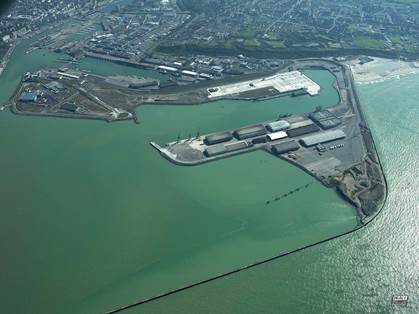 Le port de commerce