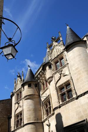 Le quartier Montierneuf