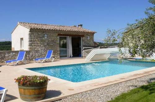 Poolhouse avec piscine © Gîtes de France Gard